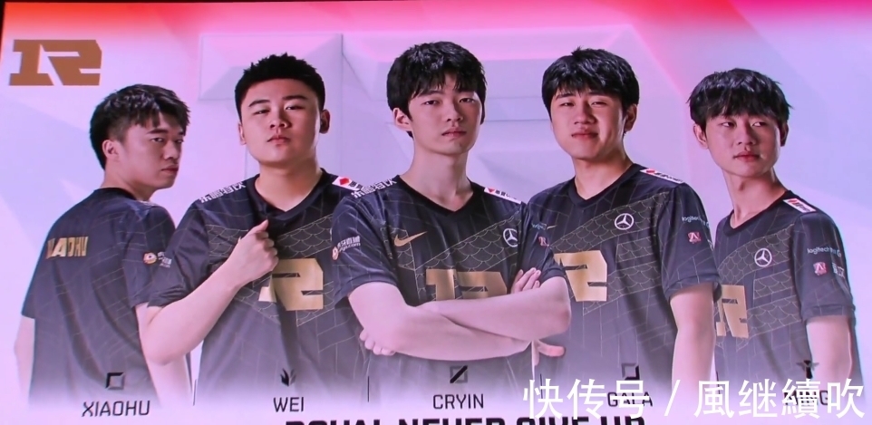 表现而吸引 表现而吸引